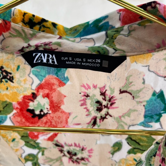 SOLD! Zara Floral Blouse - Picture 2 of 2